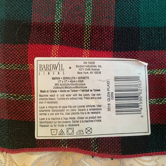 NWT Bardwil 6-Piece Set: Fabric Napkins, Plaid Green/Red/Gold Metallic 17x17” - Picture 6 of 8